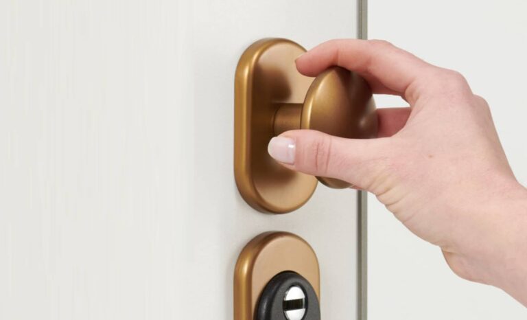 Cómo elegir la puerta interior perfecta según tu estilo de hogar